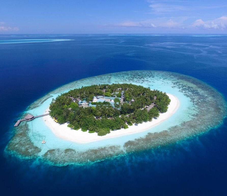 DHAWA IHURU Beach Front Rainmist Villa