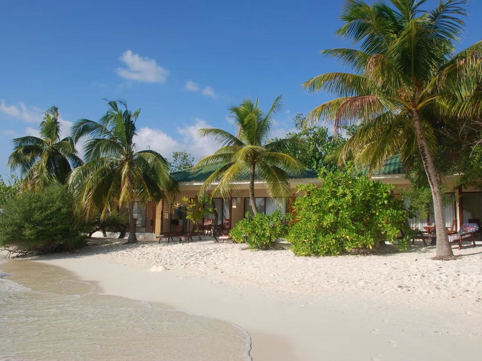 ERI MALDIVES Deluxe Beach Villa